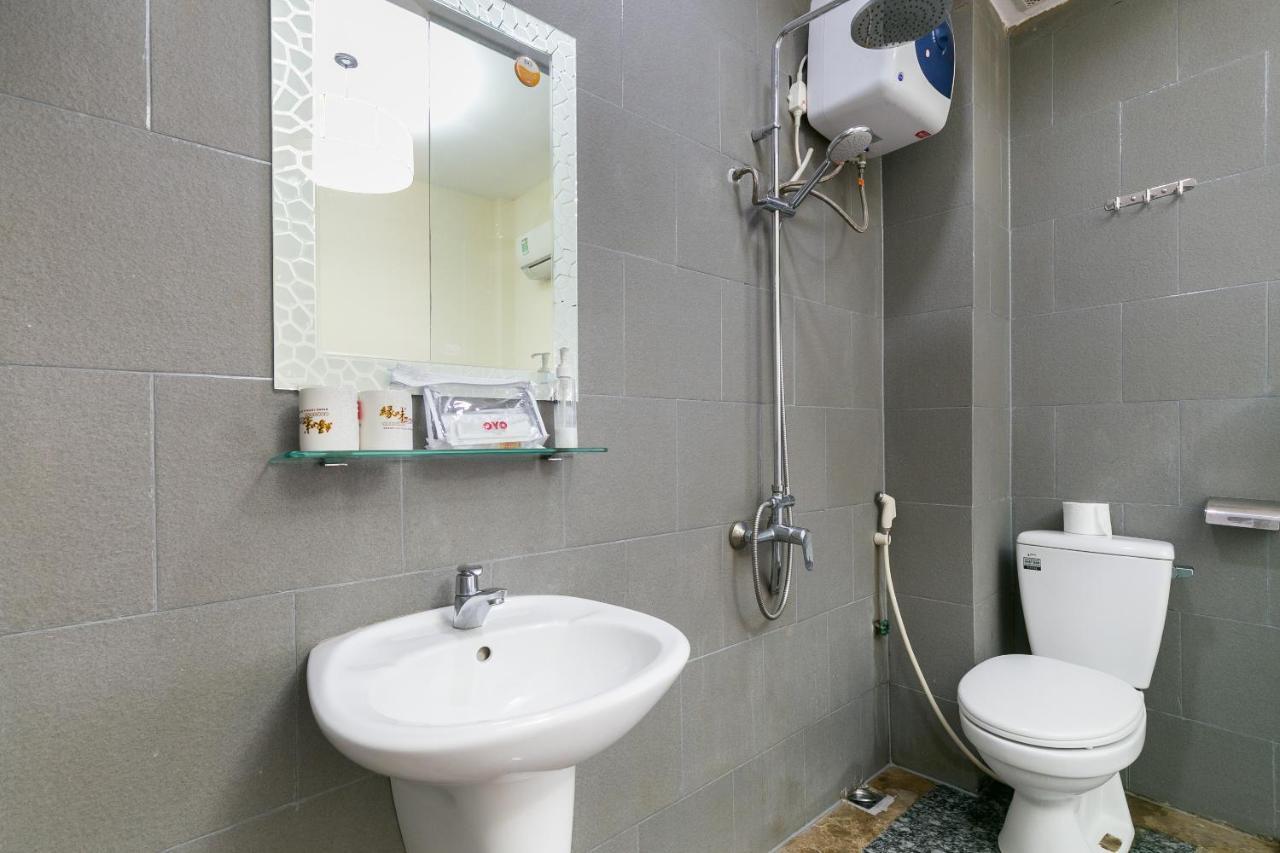 Oyo 438 Small Bay Hotel TP. Hồ Chí Minh Ngoại thất bức ảnh